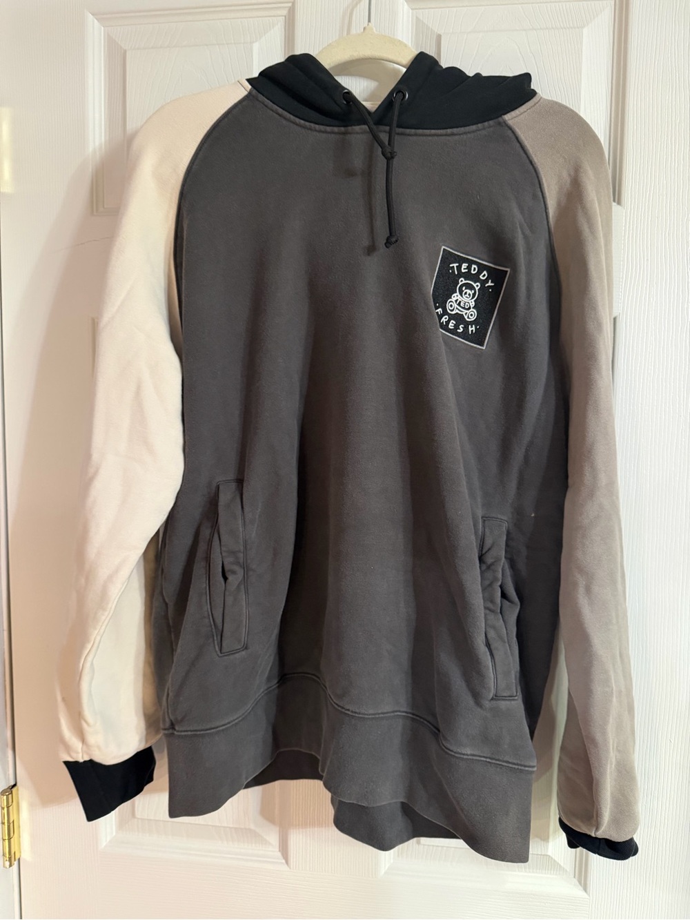 Teddy Fresh Men’s Colorblock Pullover Hoodie Gray Black Cream Logo Size L